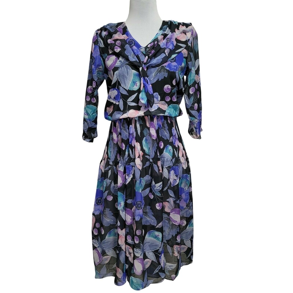 Dramatix Vintage Floral Midi Dress Purple Blue VNeck Tie Front Pleated Size 8‎